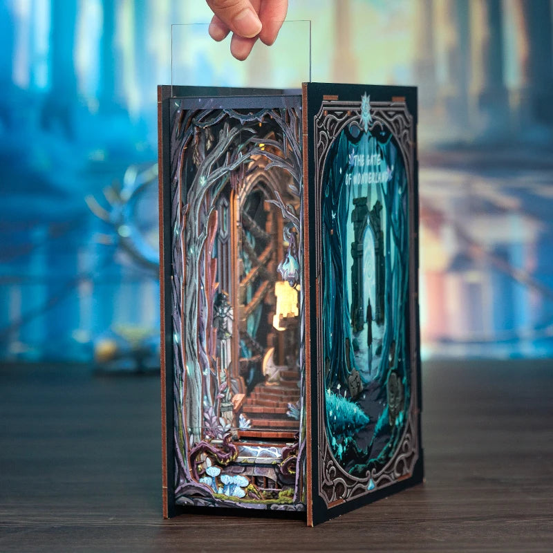 Book Nook – Gate of Wonderland : un kit DIY féérique pour votre bibliothèque